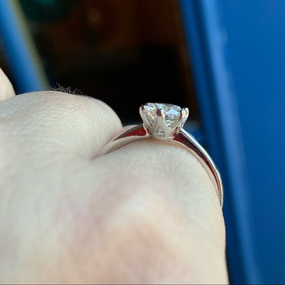 #59 Brilliant white 1 ct moissanite solitaire ring - Picture 4 of 9